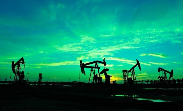 Πετρέλαιο: Κοντά στο 20% η πτώση των τιμών τον Μάιο – Σε τροχιά για τη μεγαλύτερη μηνιαία υποχώρηση από το 2020