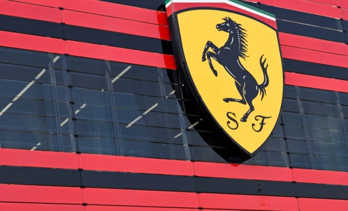 Ferrari: Αλλάζει τα δεδομένα με νέο ηλεκτρικό μοντέλο – Σε ποιους αγοραστές απευθύνεται