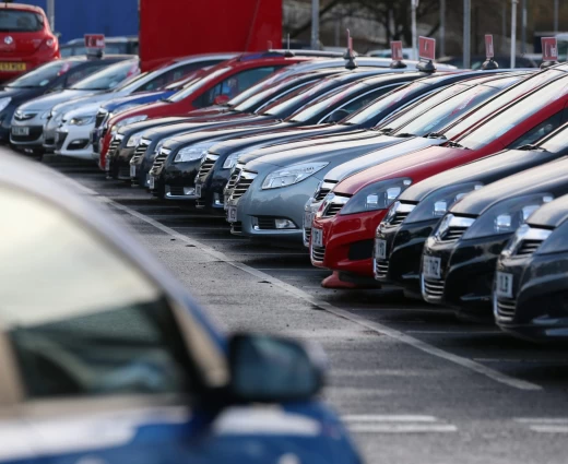 ΗΠΑ: Προχωρούν τα σχέδιά τους για δασμούς 25% στα αυτοκίνητα της ΕΕ