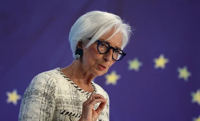 Κρίσιμη απόφαση για τα επιτόκια: Οι αγορές έκαναν ήδη τη δουλειά της ΕΚΤ – Τι προβλέπουν επενδυτές και αναλυτές