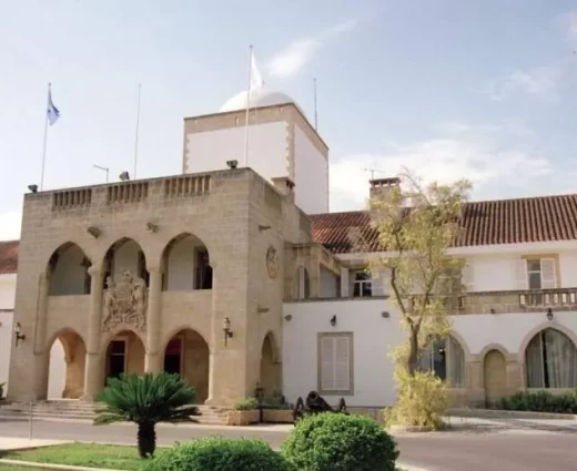 Συνάντηση Χριστοδουλίδη με αγροτικές οργανώσεις για τον αφθώδη πυρετό