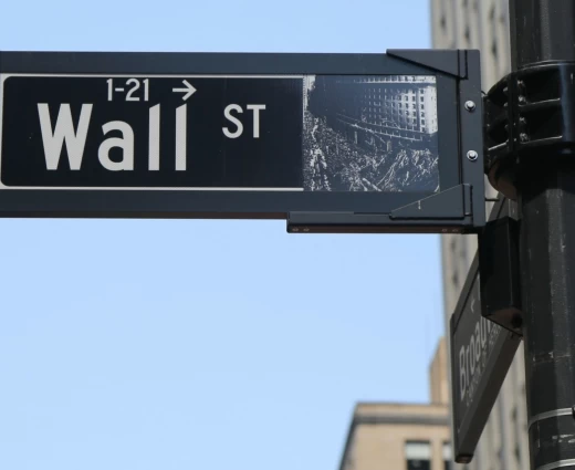 Wall Street: Ράλι ανακούφισης με ώθηση από τη Micron και τον πληθωρισμό