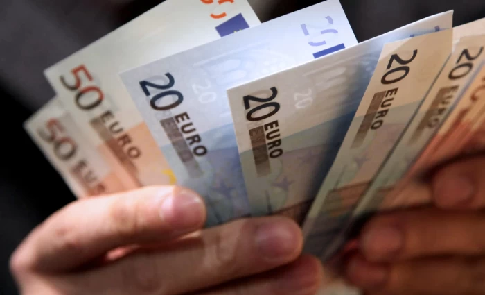 Μικρές αυξήσεις μισθών λόγω ΑΤΑ τον Ιούλιο - Τι υπενθυμίζει η ΟΕΒ