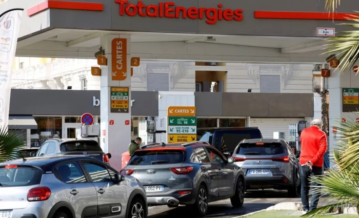 TotalEnergies: Ο πετρελαϊκός κολοσσός έβαλε πλαφόν στα καύσιμα, αλλά μόνο για τους… Γάλλους