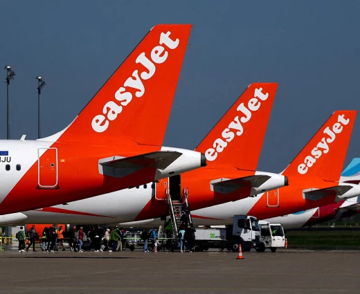 Ανατροπή στην εξαγορά της easyJet – «Έκλεισε» τελικά με Apollo για 5,7 δισ. λίρες