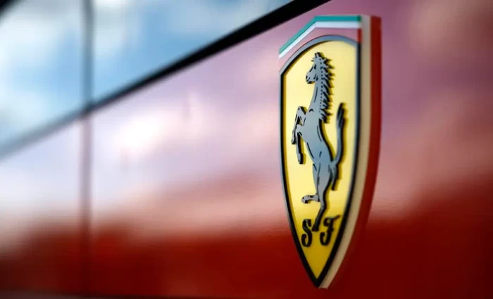 Ferrari: Ανακάμπτει η τιμή της μετοχής – Αναιμική η πορεία της σε σχέση με το 2025 – Οι προοπτικές το 2027