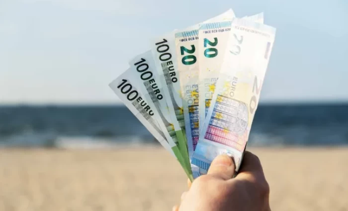 Ακρίβεια και γεωπολιτική κρατούν τους Κύπριους πιο κοντά στην Ευρώπη