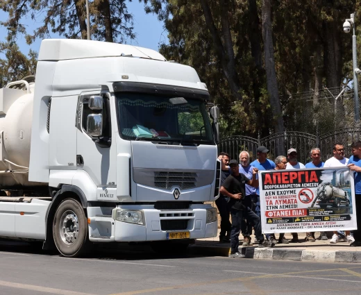 Ζήτησαν εμπλοκή του ΠτΔ για να βρεθεί λύση – Διαμαρτυρήθηκαν έξω από το Προεδρικό οι βοθροκαθαριστές Λ/σου