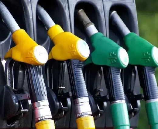 Βουτιά 8% στις πωλήσεις πετρελαιοειδών τον Ιούνιο