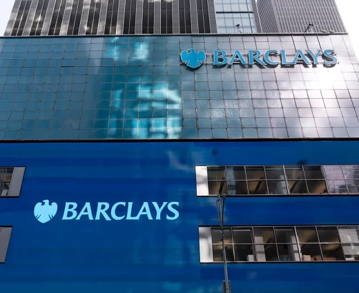 Barclays: Πτώση 7,1% της μετοχής παρά το νέο buyback 1 δισ. στερλινών