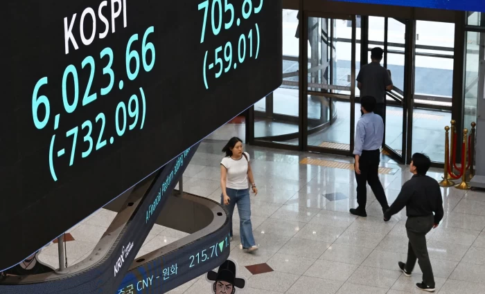 Ασία: Sell-off στα chips – Βουτιά 8% στον Kospi, άνοδος στο πετρέλαιο μετά την επίθεση του Ιράν