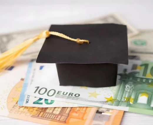Χωρίς εξασφαλισμένη χρηματοδότηση η αύξηση των κρατικών υποτροφιών, λέει η Ελεγκτική