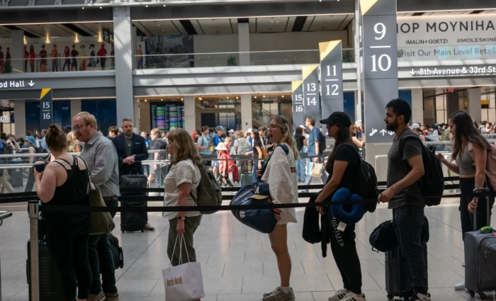 ΕΕ: Το νέο σύστημα ελέγχου συνόρων προκαλεί μεγάλες ουρές στα αεροδρόμια