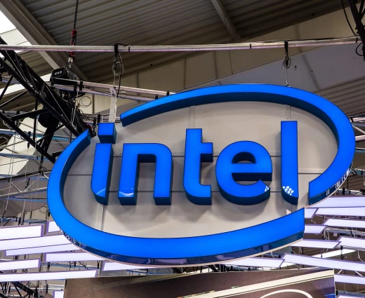 Intel: Πουλά μετοχές ύψους 15 δισ. δολαρίων εν μέσω της εκρηκτικής ζήτησης για AI