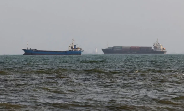 Ορμούζ: Από 140 διελεύσεις την ημέρα, μόλις έξι τη Δευτέρα