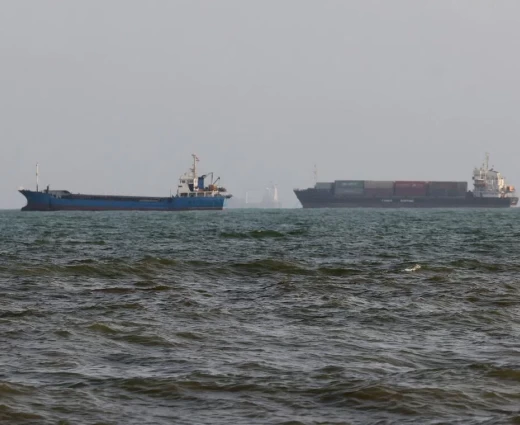 Ορμούζ: Από 140 διελεύσεις την ημέρα, μόλις έξι τη Δευτέρα