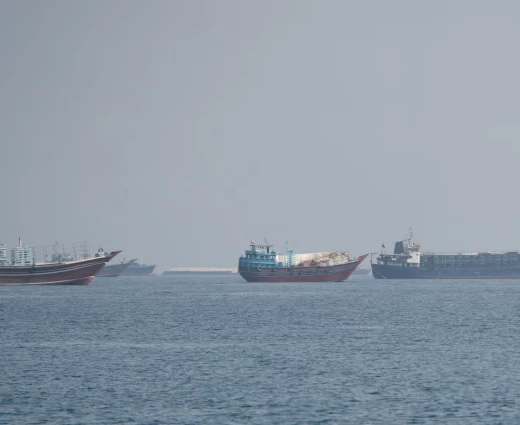 Reuters: Σχεδόν το 50% του παγκόσμιου πετρελαίου περνά από εμπόλεμες ζώνες