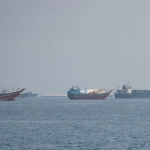 Reuters: Σχεδόν το 50% του παγκόσμιου πετρελαίου περνά από εμπόλεμες ζώνες