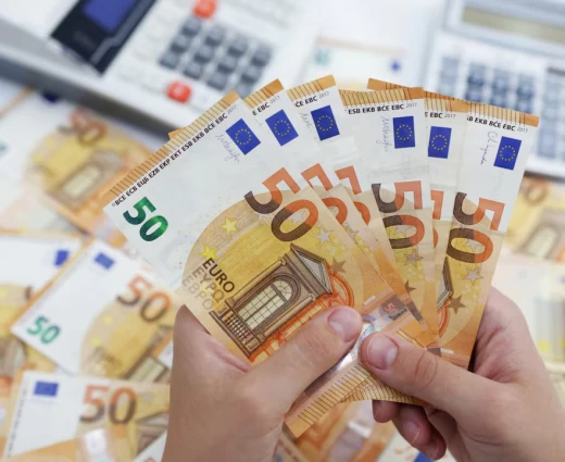 Ευρώπη: Ανεβαίνει το κόστος δανεισμού – Πώς επηρεάζονται στεγαστικά, δάνεια και νοικοκυριά