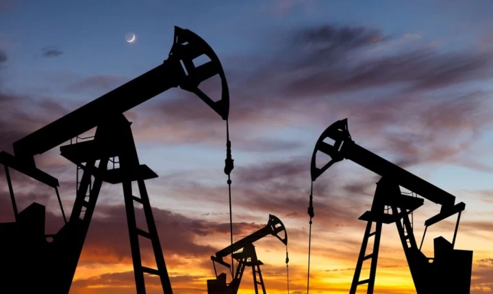 Πετρέλαιο: Εβδομαδιαία βουτιά άνω του 5% για το Brent – Στο επίκεντρο Ιράν και Ορμούζ