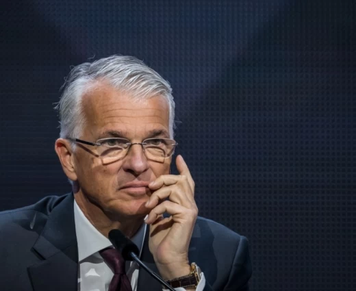 UBS: «Καμπανάκι» Ερμότι για εφησυχασμό στις αγορές – Υψηλότερα επιτόκια για μεγαλύτερο διάστημα
