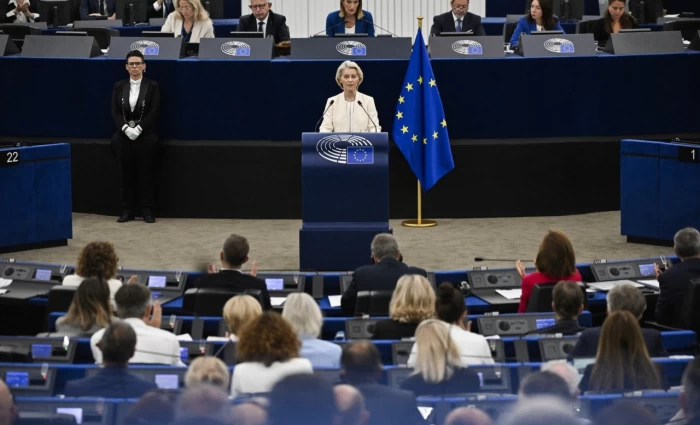 Politico: Η Φον ντερ Λάιεν έκανε διάγνωση της ενεργειακής «ασθένειας» της Ευρώπης χωρίς να δώσει τη θεραπεία