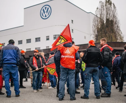 Volkswagen: Κίνα, δασμοί και ηλεκτροκίνηση «στριμώχνουν» την αυτοκινητοβιομηχανία – Στους δρόμους οι εργαζόμενοι