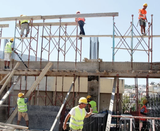 Έλεγχοι σε εργοτάξια σε όλη την Κύπρο – Μέχρι €3.000 το πρόστιμο για κάθε αδήλωτο εργαζόμενο