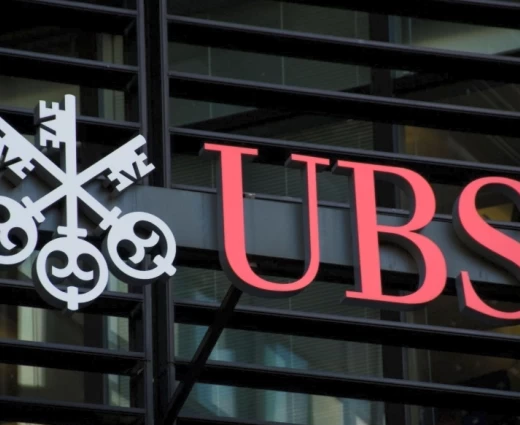 UBS: Στο «ραντάρ» ξένων τραπεζών εν μέσω της κόντρας για τα κεφάλαια