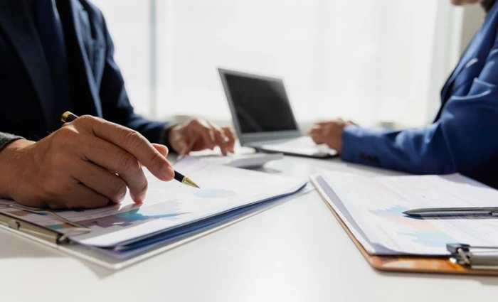 Το δίλημμα των CFOs: Επενδύσεις σε τεχνητή νοημοσύνη ή σε ανθρώπινο δυναμικό;