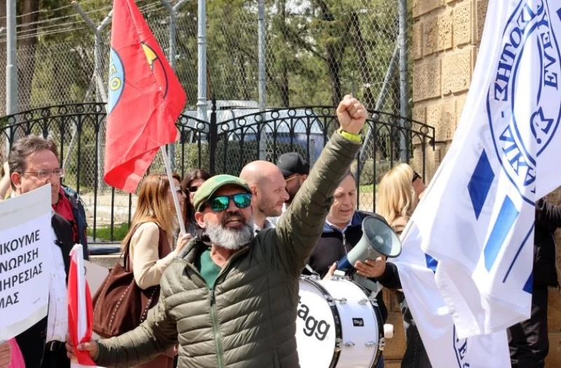 Έξω από το Προεδρικό με αιτήματα σήμερα οι εργαζόμενοι σε προγράμματα του ΥΠΑΝ