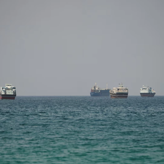 Ιράν – ΗΠΑ: Κλιμάκωση με επιθέσεις σε τάνκερ – Ανεβαίνει το πετρέλαιο, νέα απειλή για τα Στενά του Ορμούζ