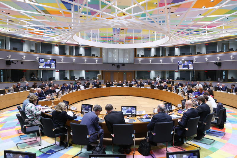 &Epsilon;&nu;&epsilon;&rho;&gamma;&epsilon;&iota;&alpha;&kappa;ή &kappa;&rho;ί&sigma;&eta; &kappa;&alpha;&iota; &eta;&lambda;&epsilon;&kappa;&tau;&rho;&iota;&kappa;έ&sigmaf; &delta;&iota;&alpha;&sigma;&upsilon;&nu;&delta;έ&sigma;&epsil