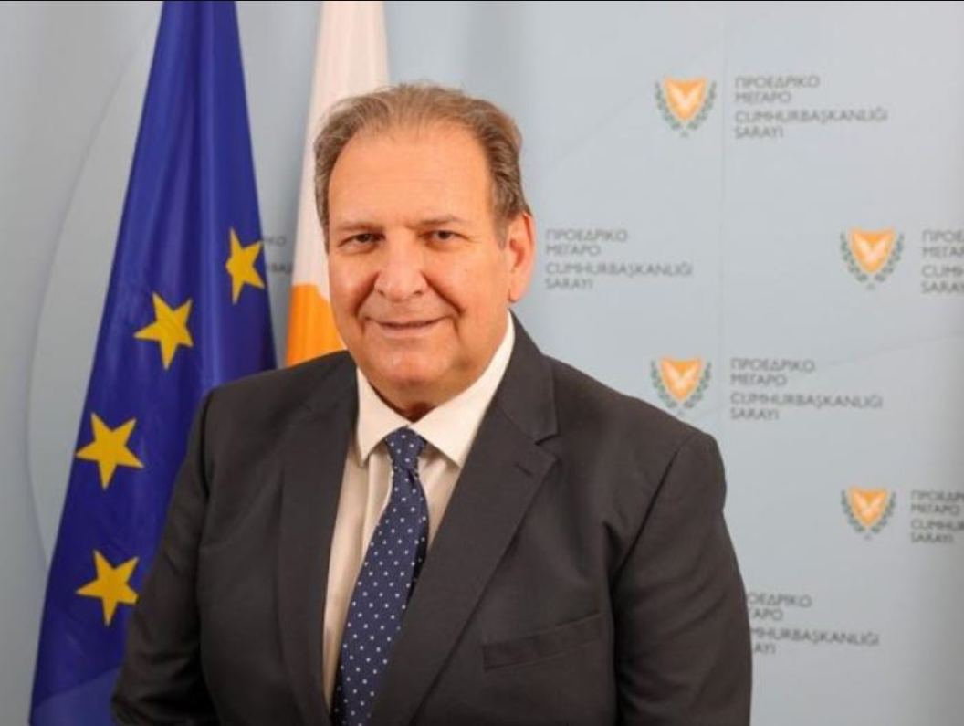 &Beta;. &Pi;&alpha;&pi;&alpha;&delta;ό&pi;&omicron;&upsilon;&lambda;&omicron;&sigmaf;: &laquo;&Alpha;&nu; &chi;&rho;&epsilon;&iota;&alpha;&sigma;&tau;&epsilon;ί &eta; &kappa;&upsilon;&beta;έ&rho;&nu;&eta;&sigma;&eta; &theta;&alpha; &sigma;&tau;&eta;&rho;ί&xi;&epsilon;&iota; &mu;&epsilon; &epsilon;&pi;&iota;&chi;&omicron;&rho;ή&gamma;&eta;&sigma;&eta; &sigma;&tau;&alpha; &kappa;&alpha;ύ&sigma;&iota;&mu;&alpha;&raquo;