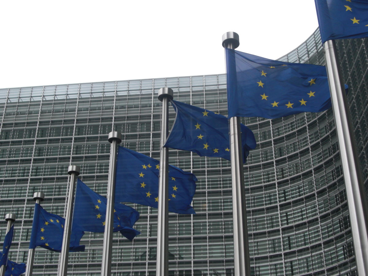 &Kappa;&omicron;&mu;&iota;&sigma;&iota;ό&nu;: &Kappa;ί&nu;&delta;&upsilon;&nu;&omicron;&sigmaf; &gamma;&iota;&alpha; &epsilon;&kappa;&tau;ό&xi;&epsilon;&upsilon;&sigma;&eta; &tau;&omicron;&upsilon; &pi;&lambda;&eta;&theta;&omega;&rho;&iota;&sigma;&mu;&omicron;ύ &pi;ά&nu;&omega; &alpha;&pi;ό 3% &lambda;ό&gamma;&omega; &tau;&omicron;&upsilon; &pi;&omicron;&lambda;έ&mu;&omicron;&upsilon;