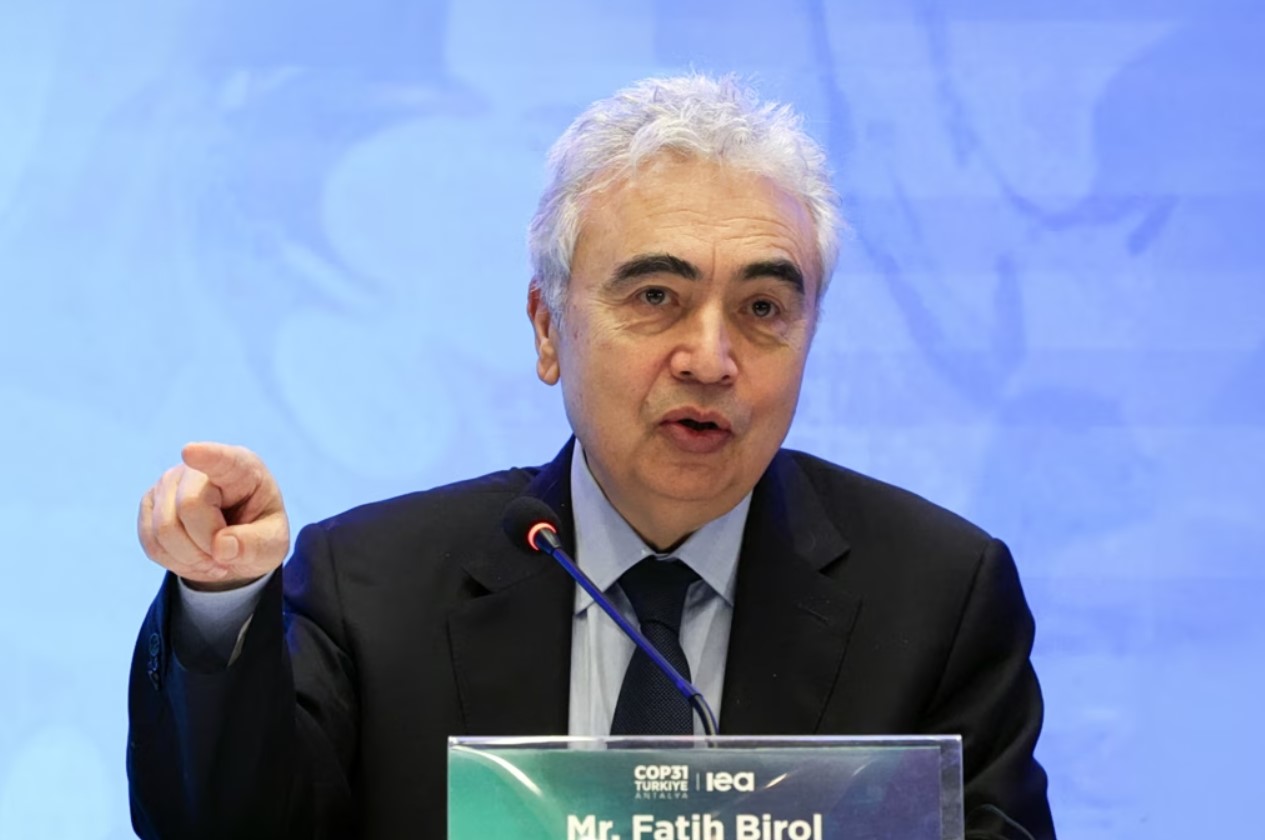 &Mu;&pi;&iota;&rho;ό&lambda; (&Delta;&Omicron;&Epsilon;): &laquo;&Alpha;&nu;&tau;&iota;&mu;&epsilon;&tau;&omega;&pi;ί&zeta;&omicron;&upsilon;&mu;&epsilon; &tau;&eta; &mu;&epsilon;&gamma;&alpha;&lambda;ύ&tau;&epsilon;&rho;&eta; &alpha;&pi;&epsilon;&iota;&lambda;ή &epsilon;&nu;&epsilon;&rho;&gamma;&epsilon;&iota;&alpha;&kappa;ή&sigmaf; &alpha;&sigma;&phi;ά&lambda;&epsilon;&iota;&alpha;&sigmaf; &sigma;&tau;&eta;&nu; &iota;&sigma;&tau;&omicron;&rho;ί&alpha;&raquo;