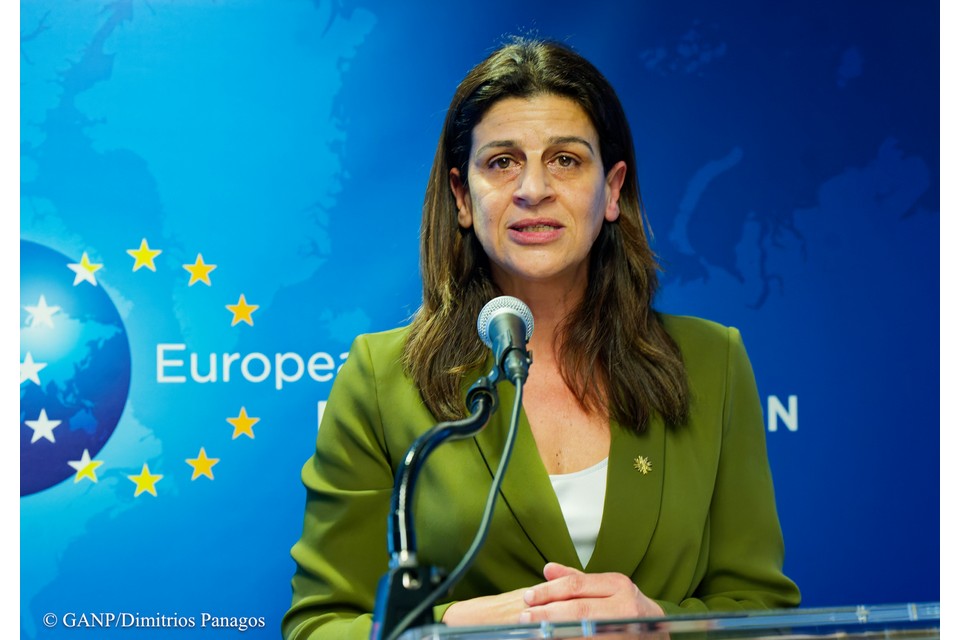 &Tau;. &Chi;&rho;&iota;&sigma;&tau;&omicron;&delta;&omicron;ύ&lambda;&omicron;&upsilon;: Έ&mu;&phi;&alpha;&sigma;&eta; &sigma;&epsilon; &mu;&epsilon;&tau;&rho;ή&sigma;&iota;&mu;&epsilon;&sigmaf; &pi;&omicron;&lambda;&iota;&tau;&iota;&kappa;έ&sigmaf; &gamma;&iota;&alpha; &tau;&eta;&nu; &iota;&sigma;ό&tau;&eta;&tau;&alpha; &tau;&omega;&nu; &phi;ύ&lambda;&omega;&nu; &sigma;&tau;&eta; &nu;&alpha;&upsilon;&tau;&iota;&lambda;ί&alpha;