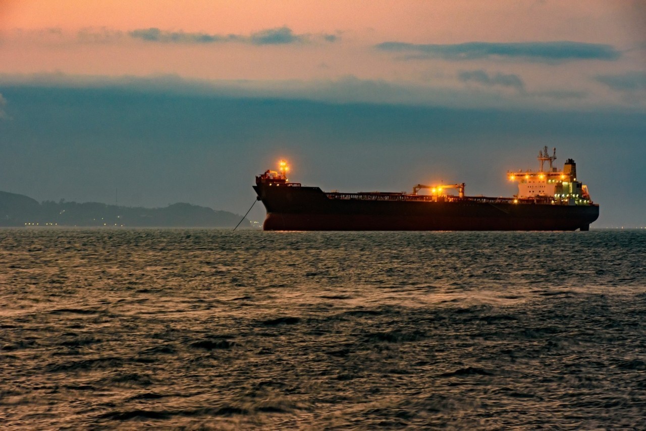 &Eta; &Rho;&omega;&sigma;ί&alpha; &epsilon;&pi;&epsilon;&kappa;&tau;&epsilon;ί&nu;&epsilon;&iota; &tau;&omicron;&nu; &laquo;&sigma;&kappa;&iota;ώ&delta;&eta;&raquo; &sigma;&tau;ό&lambda;&omicron; LNG &mu;&epsilon; 4 &delta;&epsilon;&xi;&alpha;&mu;&epsilon;&nu;ό&pi;&lambda;&omicron;&iota;&alpha; &gamma;&iota;&alpha; &nu;&alpha; &epsilon;&nu;&iota;&sigma;&chi;ύ&sigma;&epsilon;&iota; &tau;&iota;&sigmaf; &epsilon;&xi;&alpha;&gamma;&omega;&gamma;έ&sigmaf;