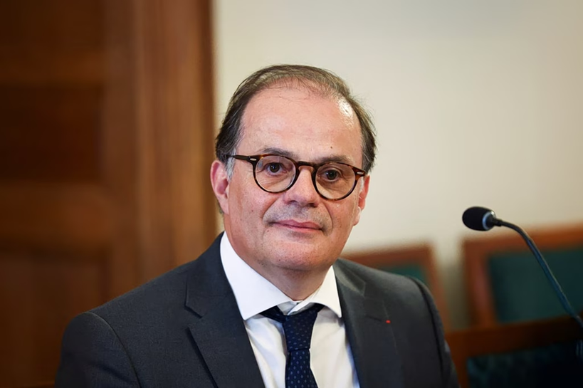 &Omicron; &nu;έ&omicron;&sigmaf; &kappa;&epsilon;&nu;&tau;&rho;&iota;&kappa;ό&sigmaf; &tau;&rho;&alpha;&pi;&epsilon;&zeta;ί&tau;&eta;&sigmaf; &tau;&eta;&sigmaf; &Gamma;&alpha;&lambda;&lambda;ί&alpha;&sigmaf; - &Eta; &epsilon;&pi;&iota;&lambda;&omicron;&gamma;ή &Mu;&alpha;&kappa;&rho;ό&nu;