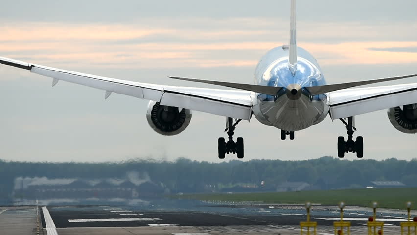 Πόσο ακριβά θα είναι πλέον τα αεροπορικά ταξίδια