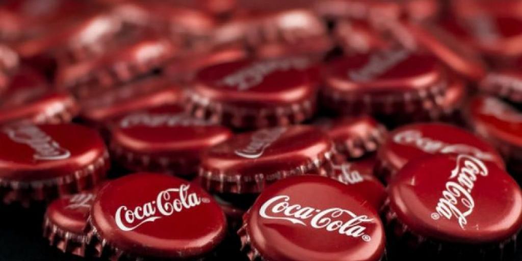 Αναζητά νέες εξαγορές η Coca-Cola– Τι λέει για αυξήσεις και Ρωσία