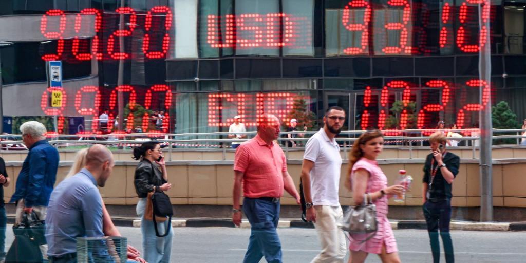 Σταθεροποίηση παρουσιάζει το ρούβλι έναντι του δολαρίου