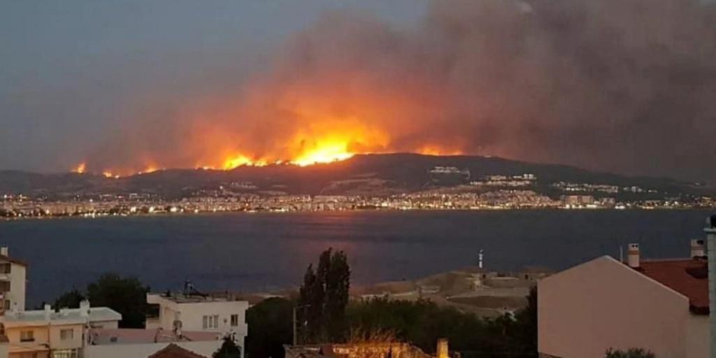 Τουρκία: Έκλεισαν και πάλι τα Δαρδανέλια λόγω συνεχιζόμενης πυρκαγιάς