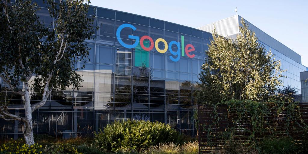 Η Google μπαίνει στα… φωτοβολταϊκά με «όχημα» τους Χάρτες