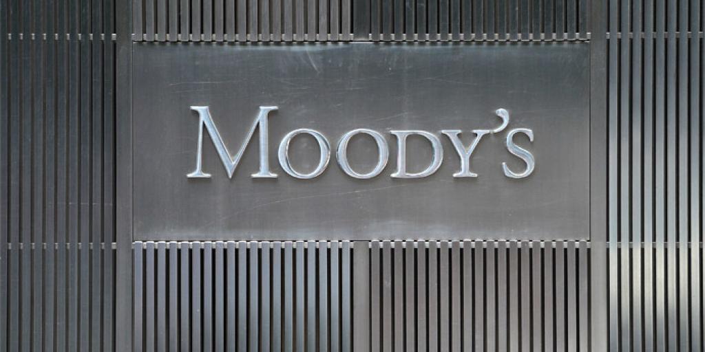 Μείωση επιτοκίων από Απρίλιο 2024 εκτιμά ο Moody’s