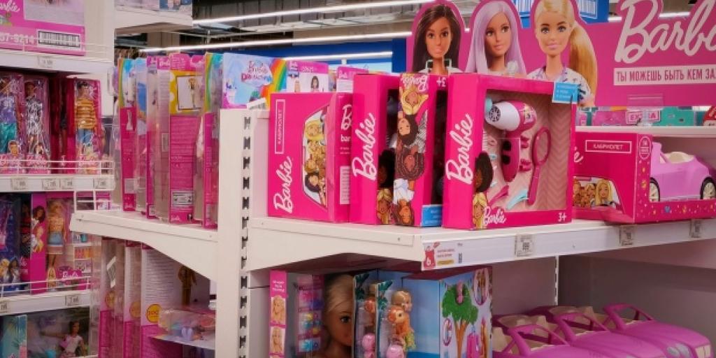 Το φαινόμενο Barbie παρασύρει και τις πωλήσεις παιχνιδιών στα ύψη