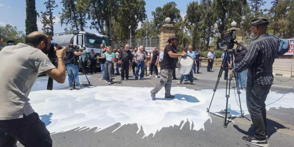 Βολές αιγοπροβατοτρόφων κατά υπουργού Γεωργίας