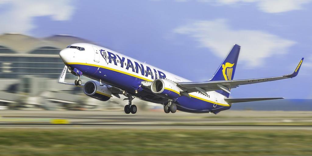 Ryanair: «Παράθυρο» για μικρές αυξήσεις στα εισιτήρια το καλοκαίρι