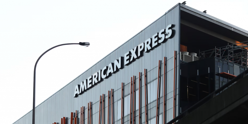 Ο Πούτιν εγκρίνει το κλείσιμο της American Express στη Ρωσία