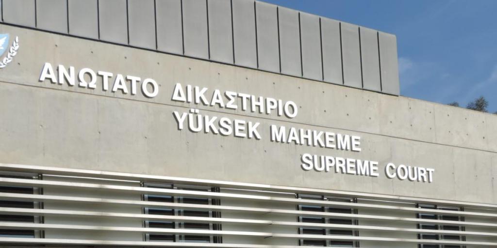 Για τρία νομοθετήματα διασταυρώνουν τα ξίφη τους δικαστικά Βουλή και ΠτΔ